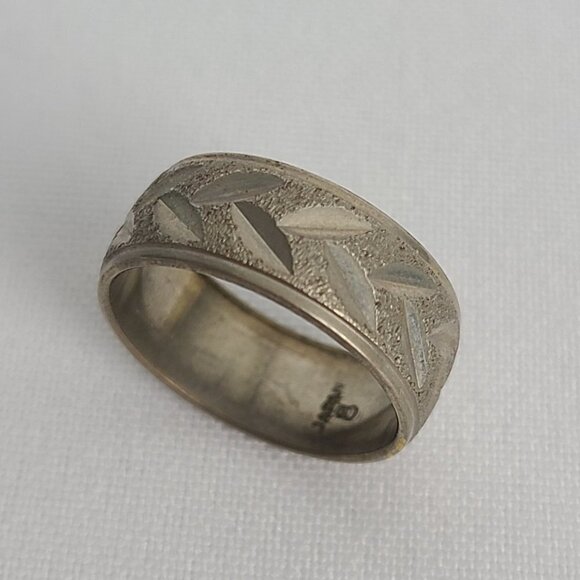 Vintage japan silver tone etched ring size 8 - Picture 2 of 6